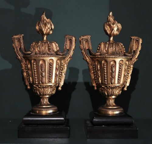 Pair of 18th century vases 