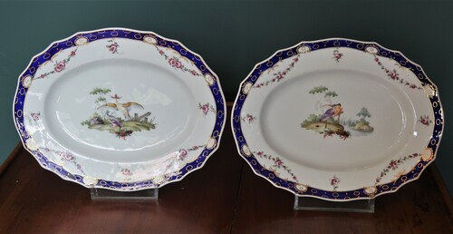 Pair of  Tournai dishes, painted in Den Hague