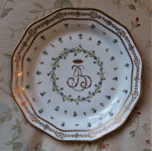 Plate (compotier), cornflower pattern (décor à barbeaux)