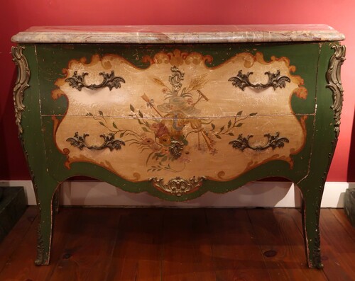 18th century taste commode