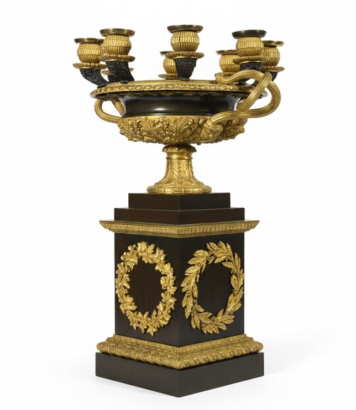 Centrepiece forming a candelabra with 8 light arms