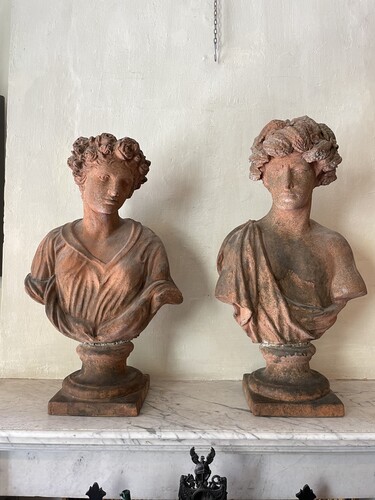 Couple of allegorical busts