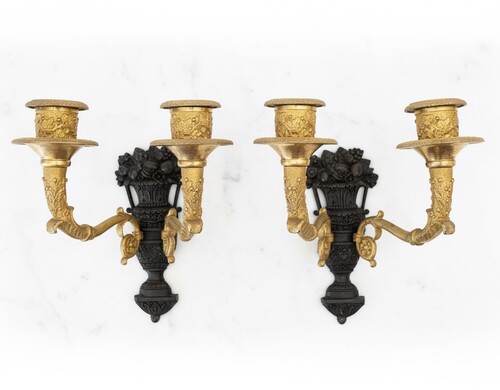 Pair of wall lights with two arms of light decorated with garnished basins