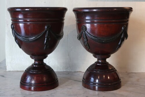 Pair of wooden vase