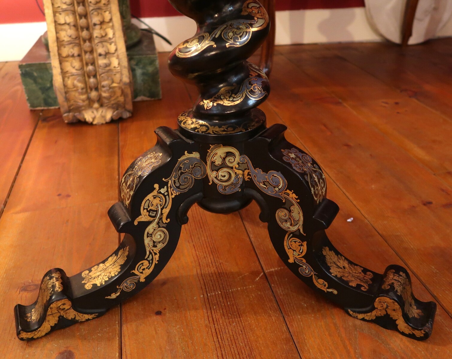 Victorian pedestal table