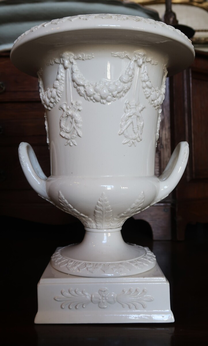 Wedgwood, Pair of vases