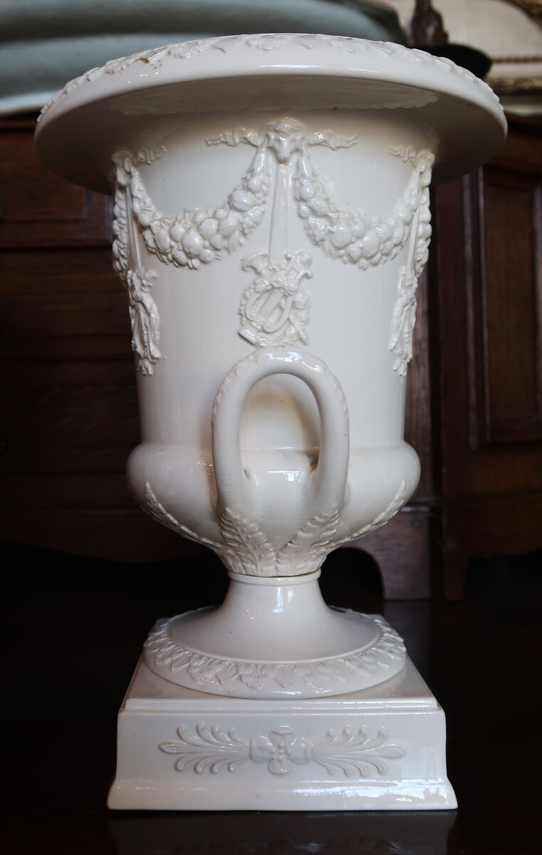 Wedgwood, Pair of vases